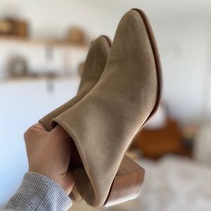 Everlane Suede Mule heel